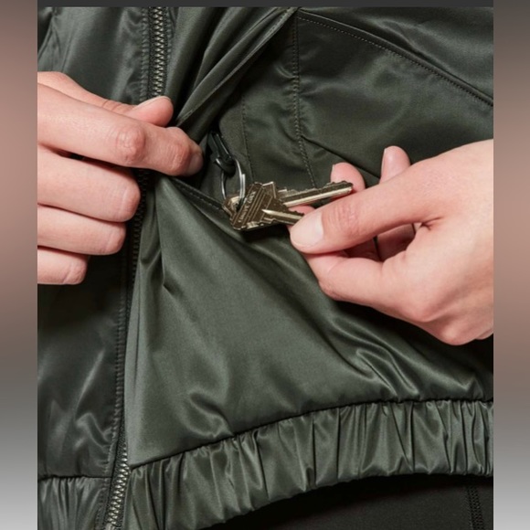 Like New Lululemon Above The Clouds Jacket-
Evergreen - Picture 4 of 6